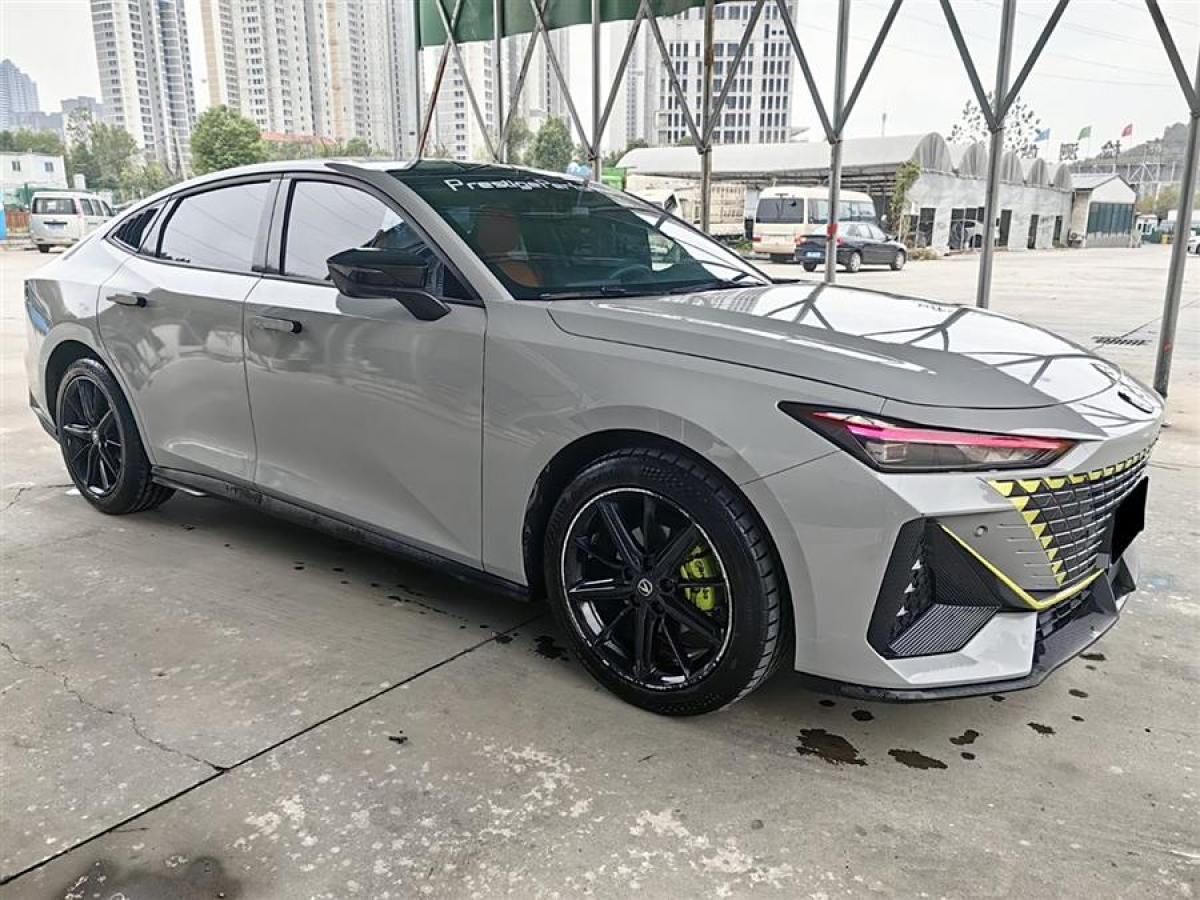 長安 長安UNI-V  2022款 1.5T 尊貴型圖片