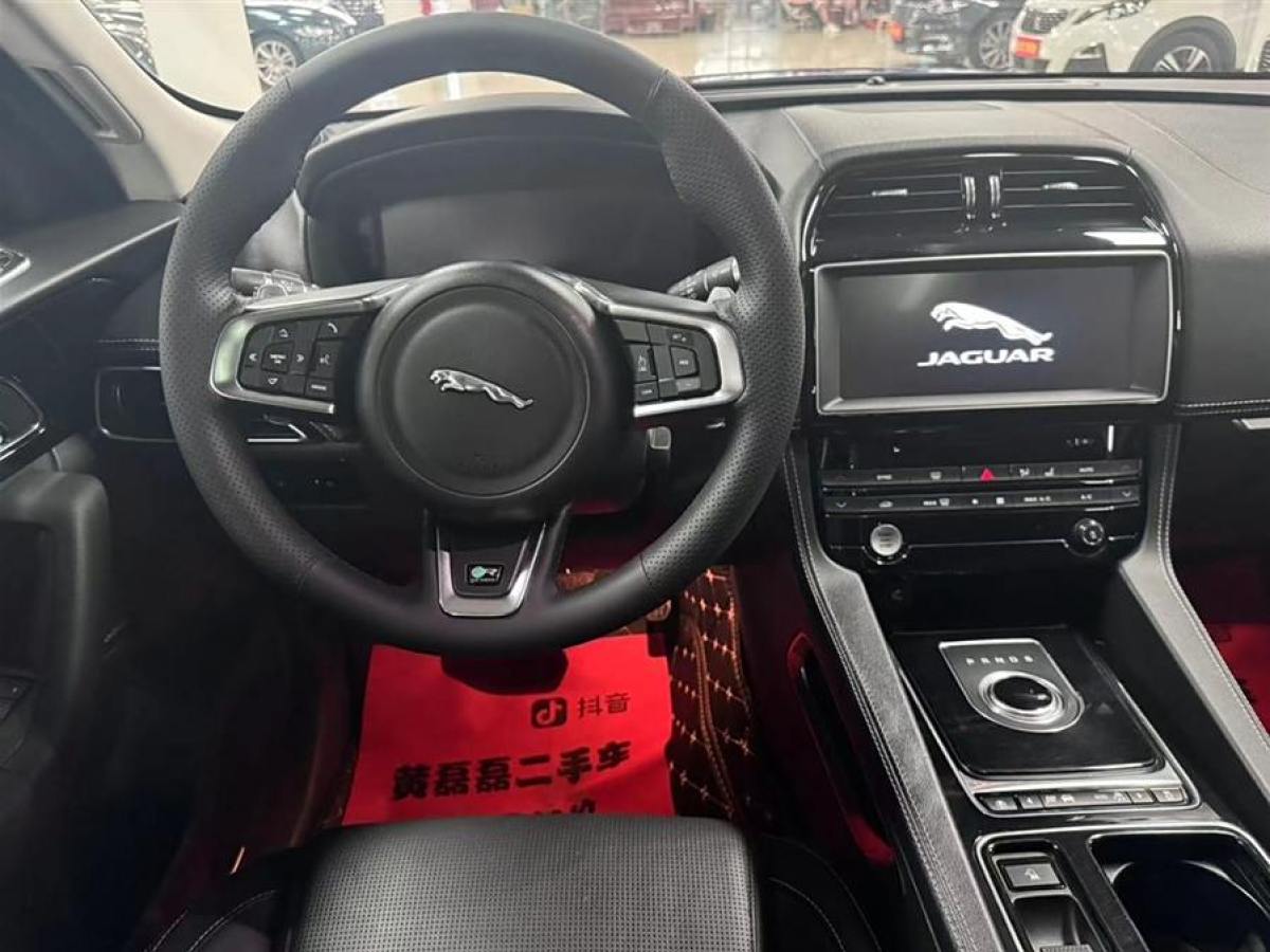 2019年3月捷豹 F-PACE  2019款 2.0T 四驅(qū)R-Sport運(yùn)動版