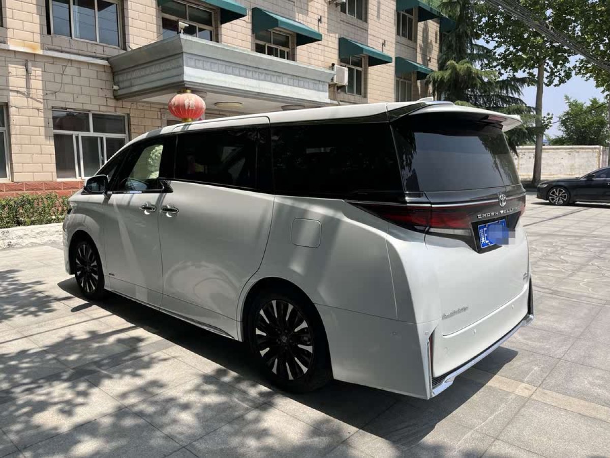 豐田 威爾法  2024款 皇冠 雙擎 2.5L 至尊行政版圖片