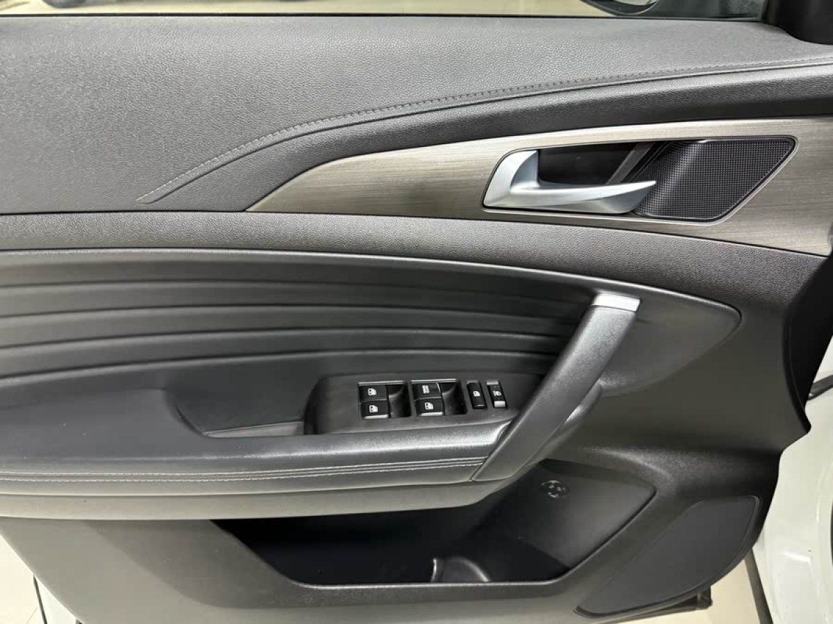 長安 CS35 PLUS  2021款 榮耀百萬版 1.6L CVT豪華版圖片