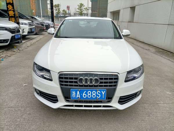 奥迪 奥迪A4L  2012款 2.0 TFSI 自动标准型