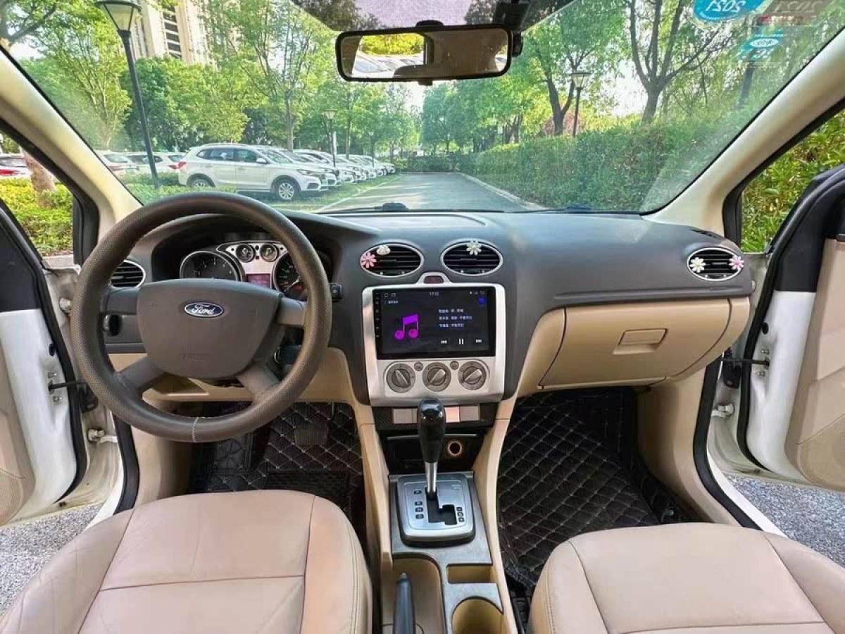 福特 ?？怂? 2012款 兩廂經(jīng)典 1.8L 自動時尚型圖片