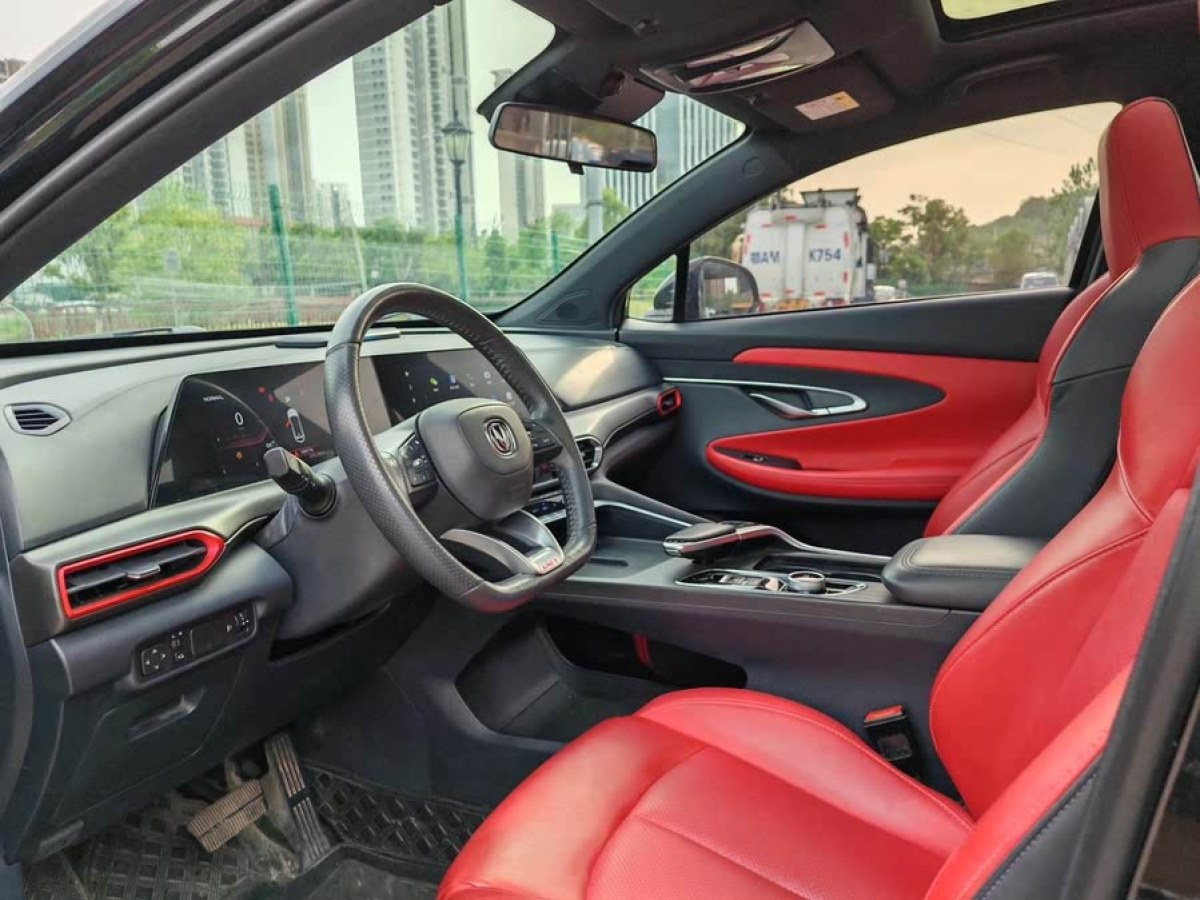 長(zhǎng)安 UNI-T  2020款 1.5T 尊貴型圖片
