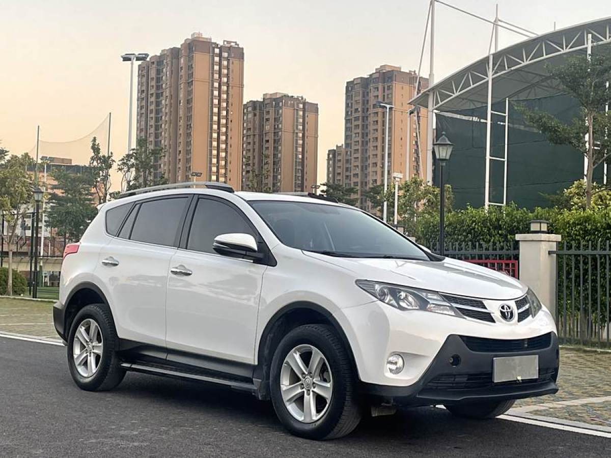 2014年8月豐田 RAV4榮放  2013款 2.0L CVT四驅(qū)新銳版