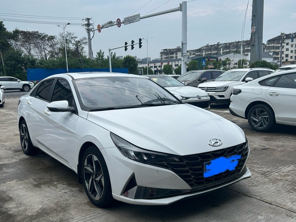 2022年9月現(xiàn)代 伊蘭特  2022款 1.5L CVT LUX黑騎士限量版