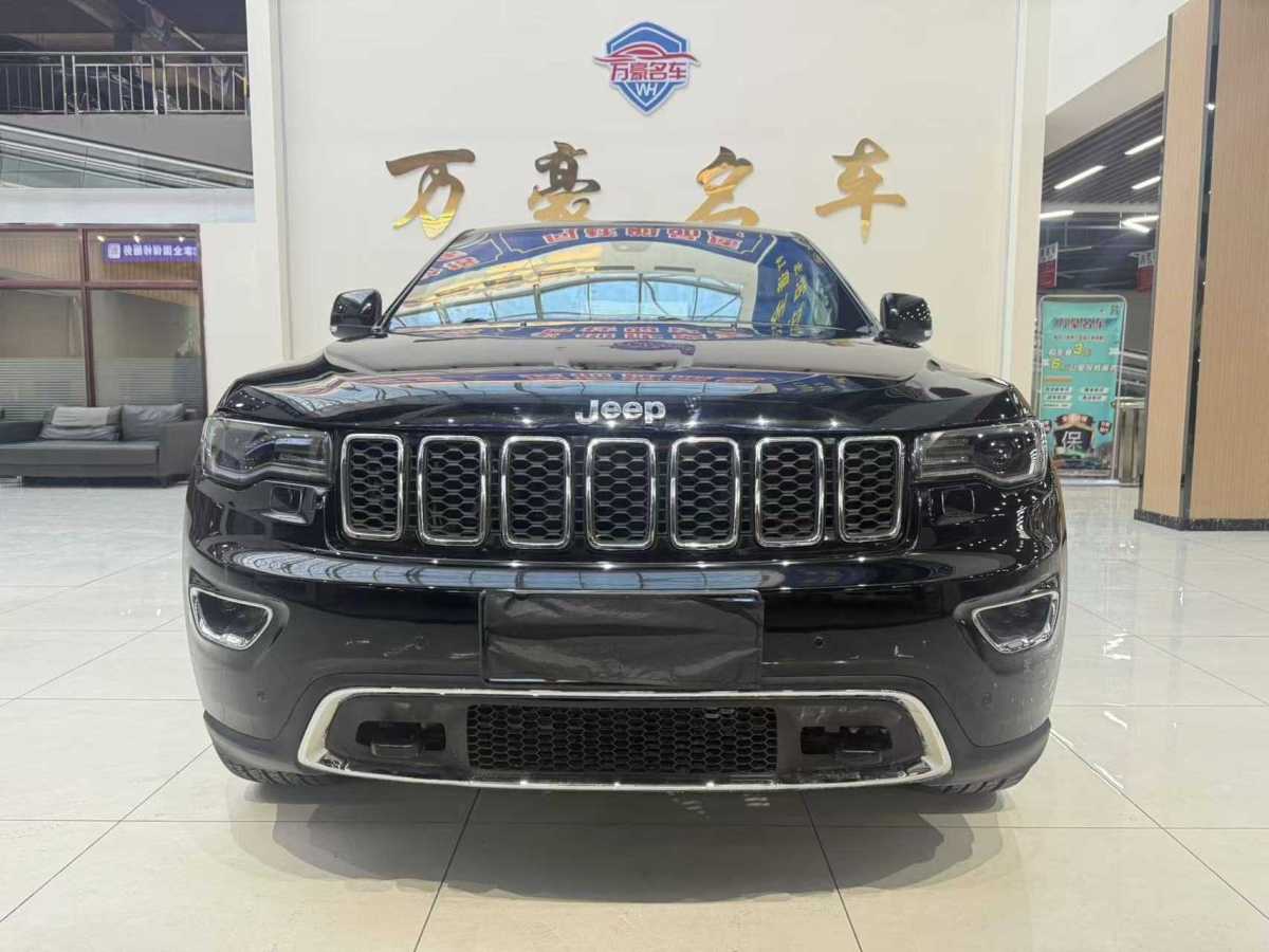 Jeep 大切諾基  2019款 3.0L 精英導(dǎo)航版圖片