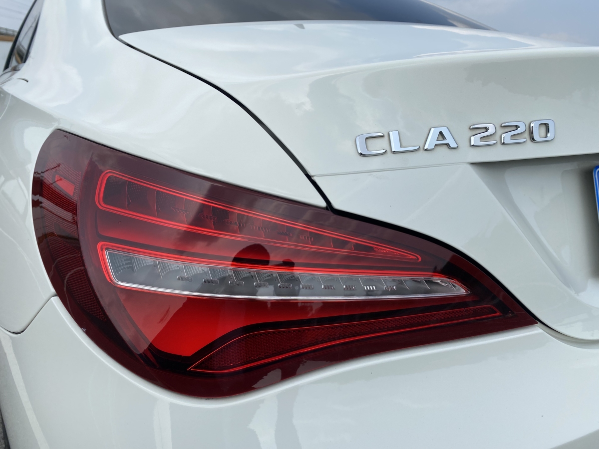 2017年1月奔驰 奔驰CLA级  2016款 改款 CLA 220 4MATIC