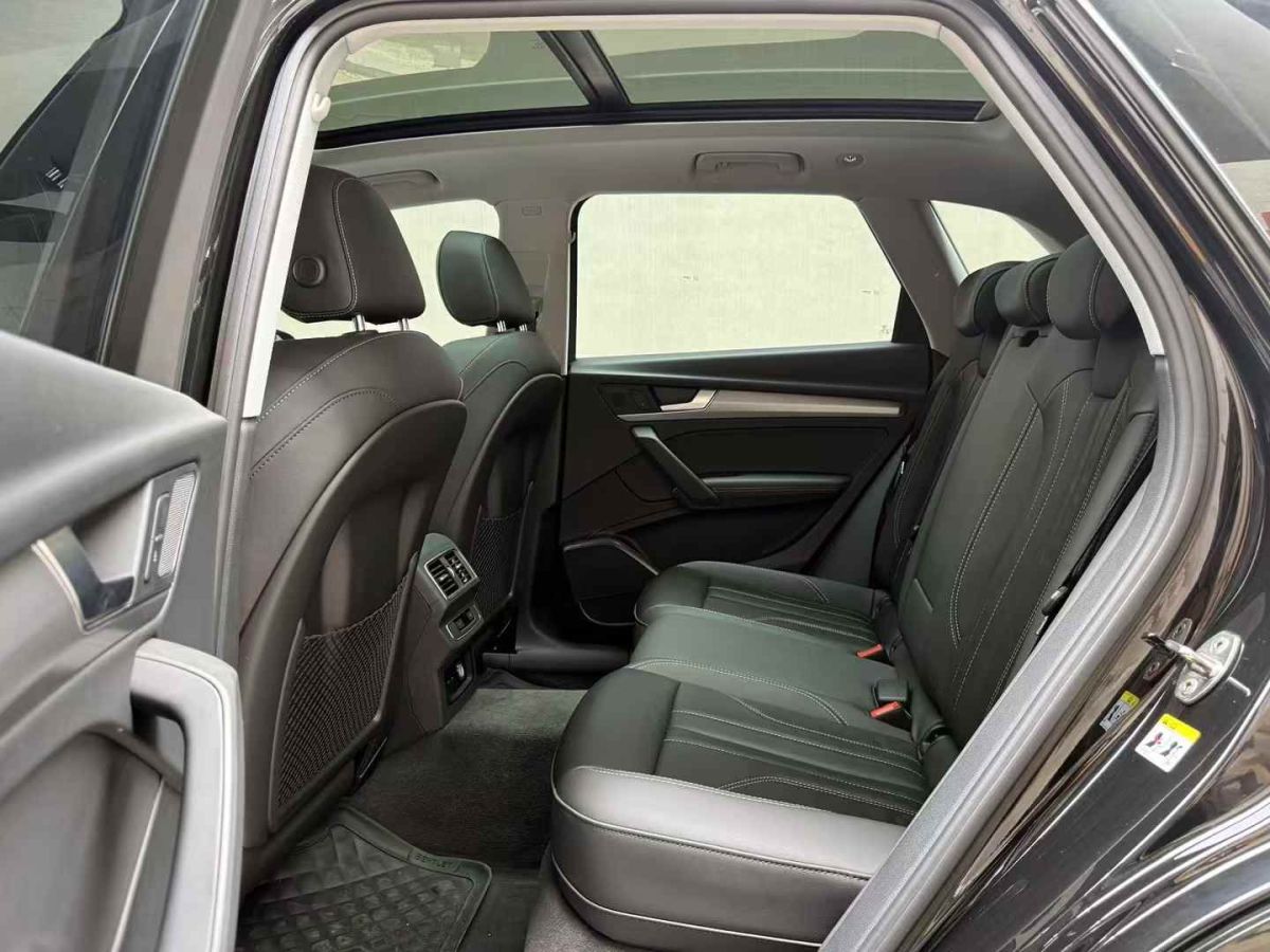 奧迪 奧迪Q5 e-tron  2022款 40 e-tron 星耀型 機(jī)甲套裝圖片