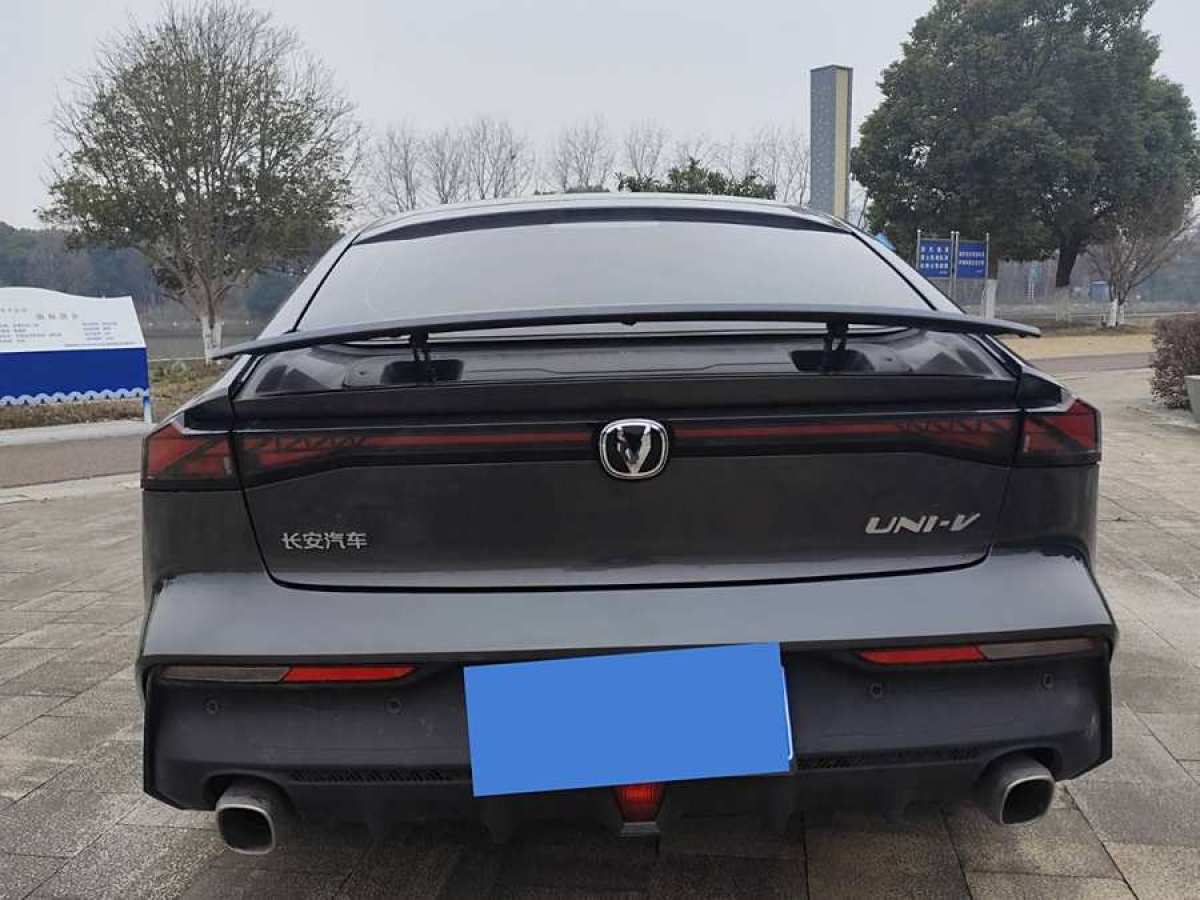 長(zhǎng)安 長(zhǎng)安UNI-V  2023款 1.5T 尊貴型圖片