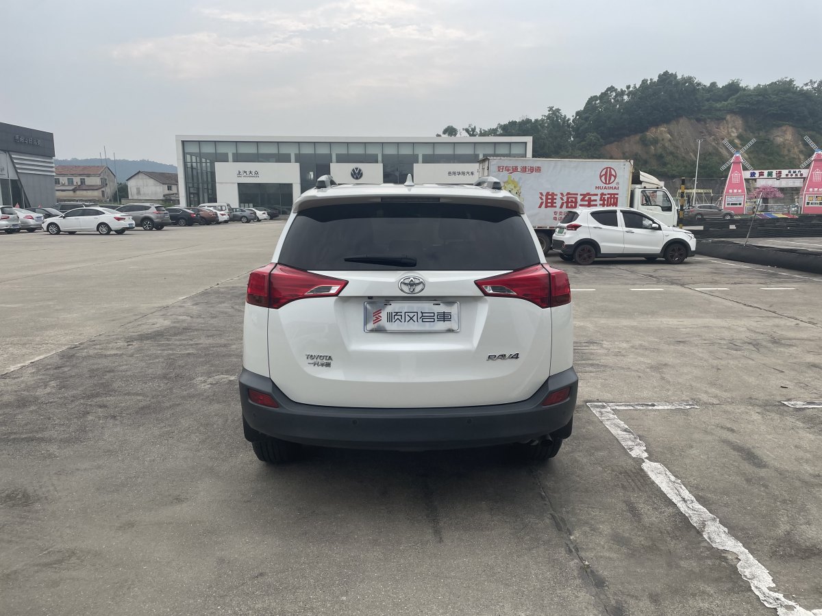 豐田 RAV4  2018款 榮放 2.0L CVT兩驅(qū)風(fēng)尚版圖片