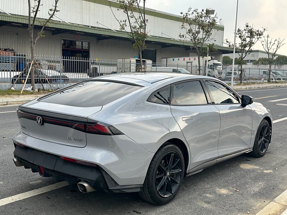 長(zhǎng)安 長(zhǎng)安UNI-V  2022款 1.5T 尊貴型圖片