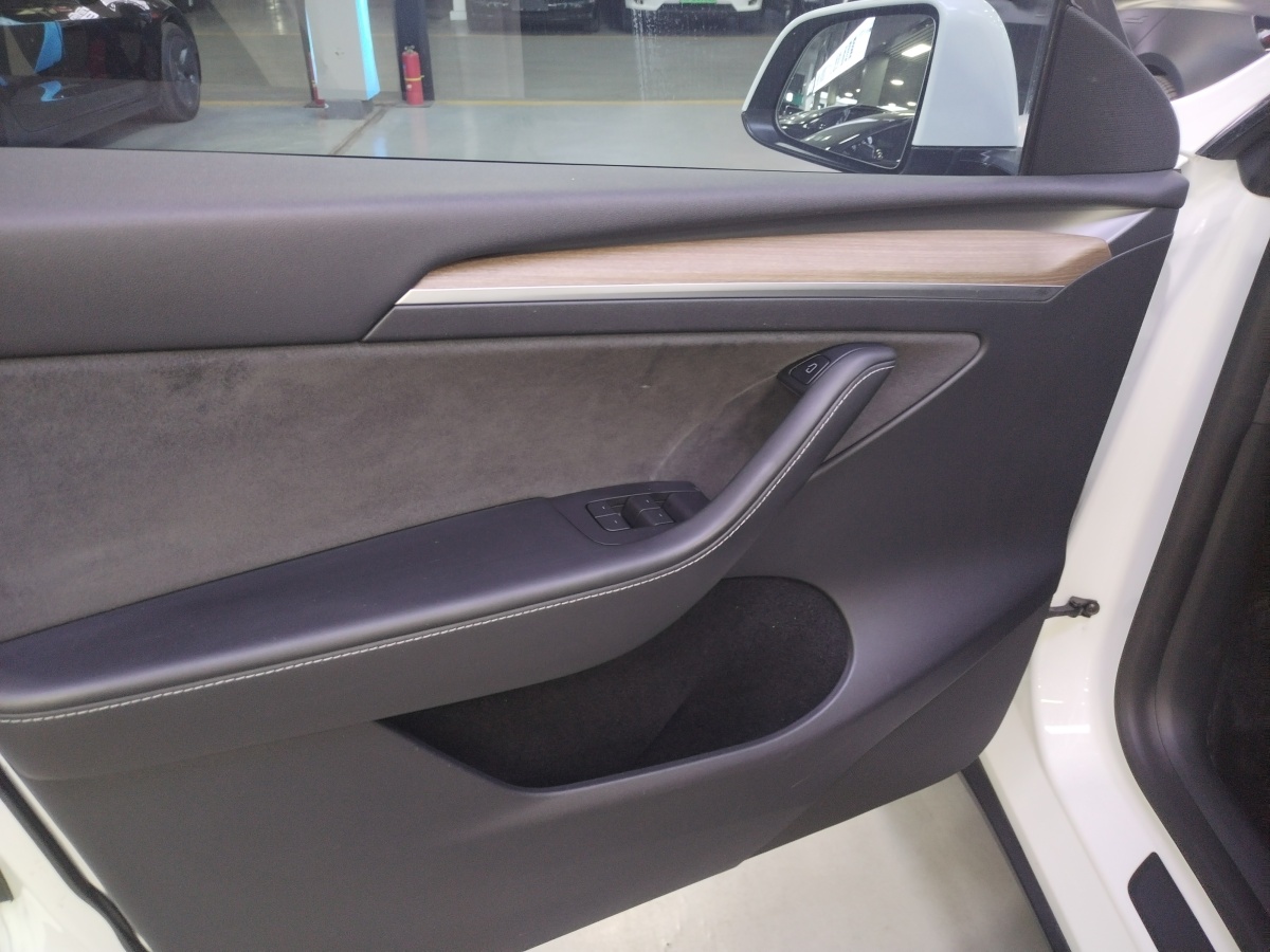 特斯拉 Model Y  2021款 長續(xù)航全輪驅動版 3D7圖片