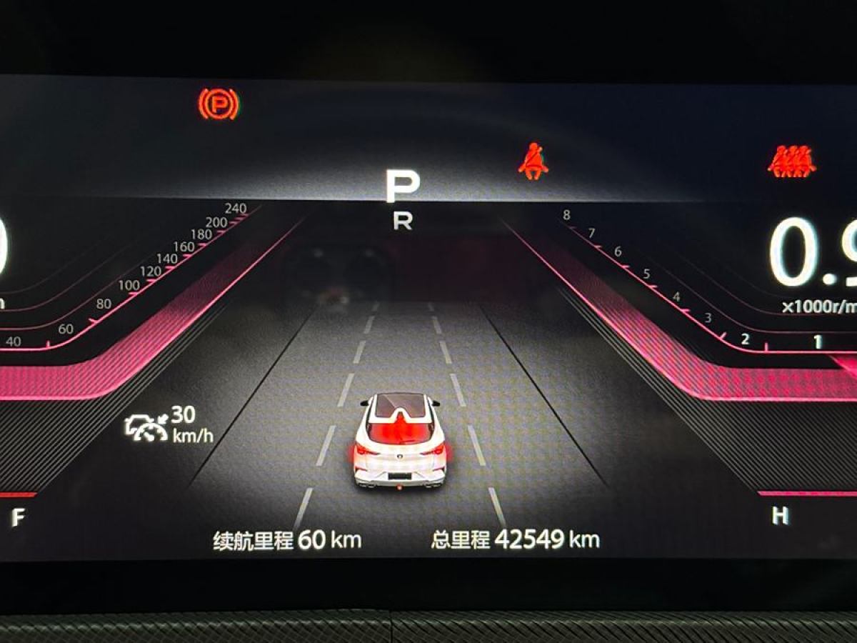 長(zhǎng)安 UNI-T  2020款 1.5T 尊貴型圖片