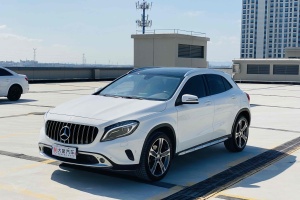 奔驰GLA 奔驰 GLA 220 4MATIC 豪华型