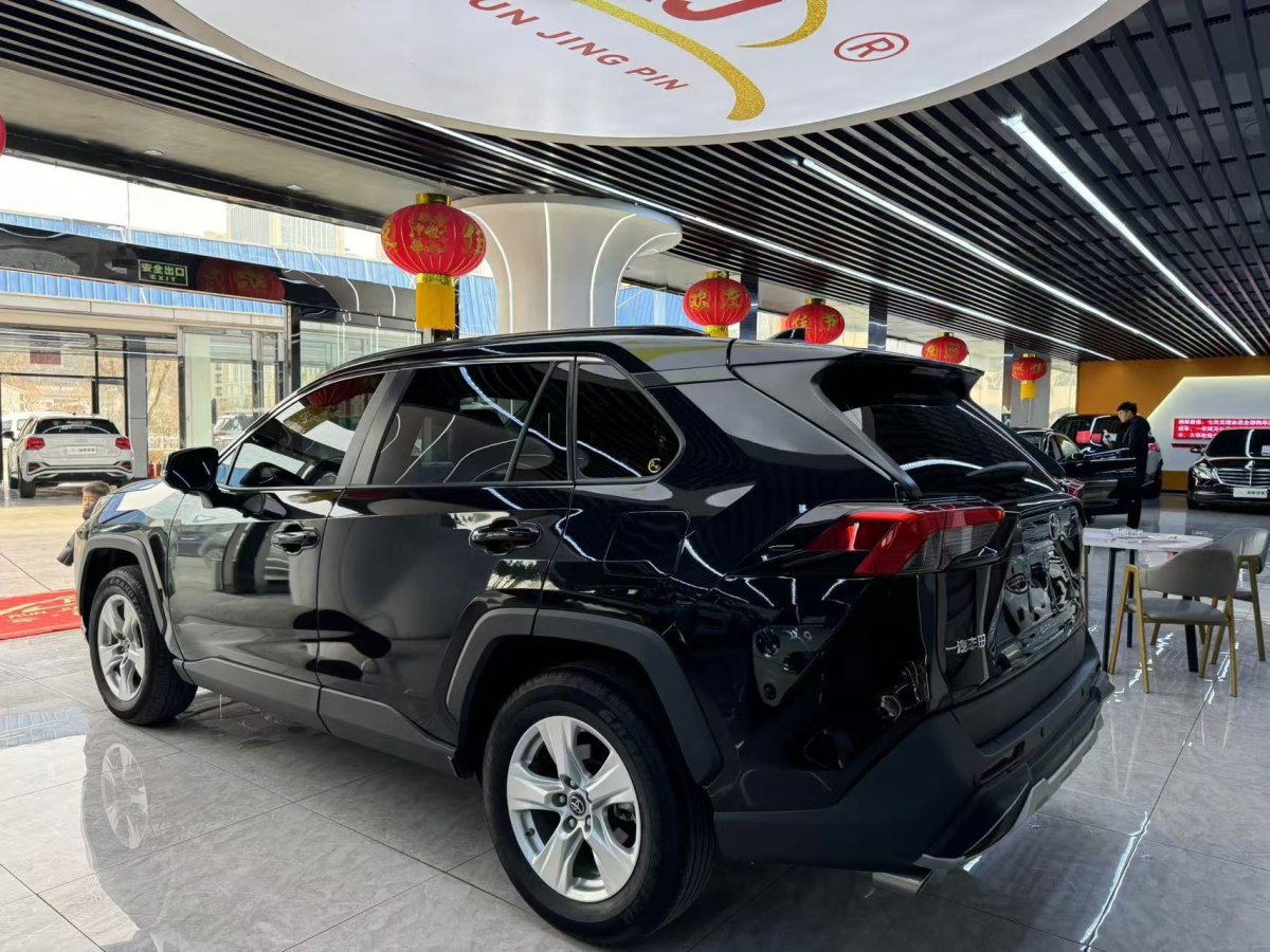 豐田 RAV4  2018款 榮放 2.0L CVT兩驅(qū)都市版圖片