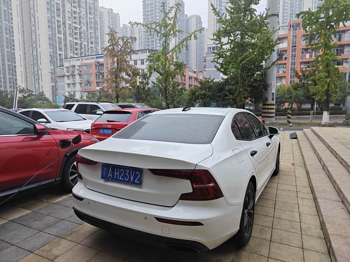 沃爾沃 S60L  2021款 T4 智逸豪華版圖片