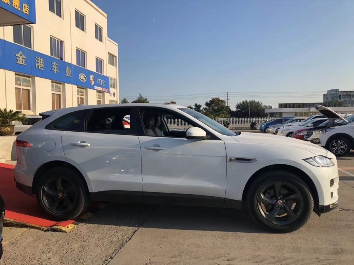 捷豹 F-PACE  2016款 2.0T 兩驅(qū)都市尊享版圖片