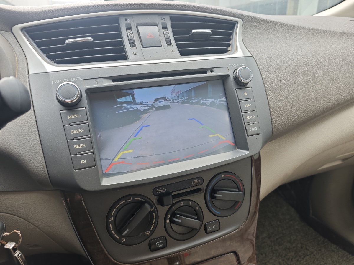 日產(chǎn) 軒逸  2012款 1.6XL CVT豪華版圖片