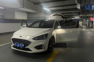 福克斯 福特 三厢 EcoBoost 180 自动ST Line