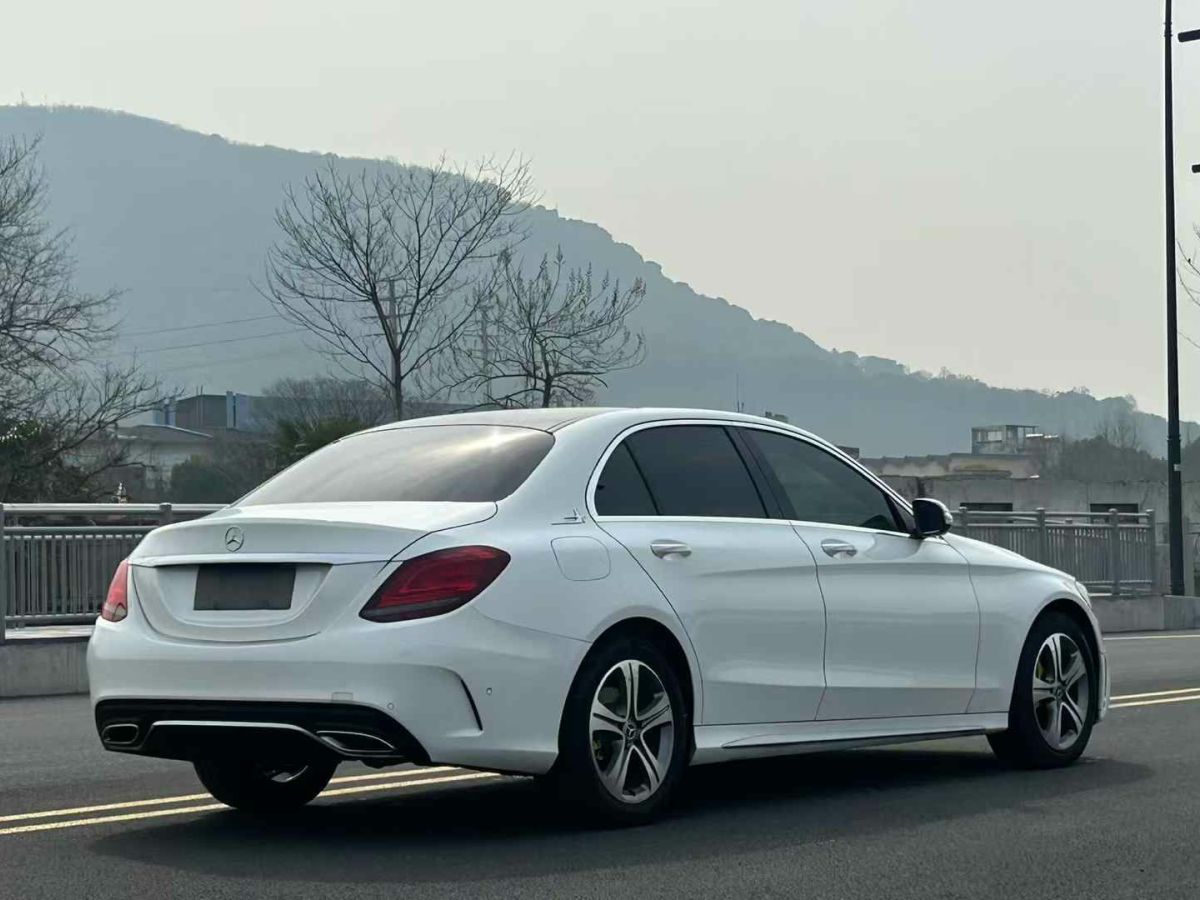 2019年7月奔馳 奔馳A級  2019款  A 220 L 4MATIC 運動轎車