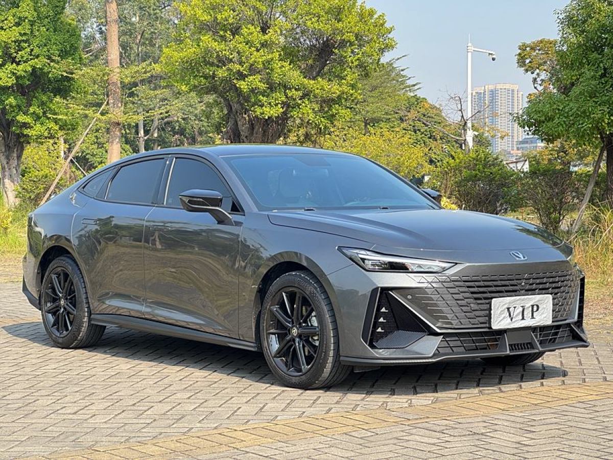 長(zhǎng)安 長(zhǎng)安UNI-V  2023款 1.5T 尊貴型圖片