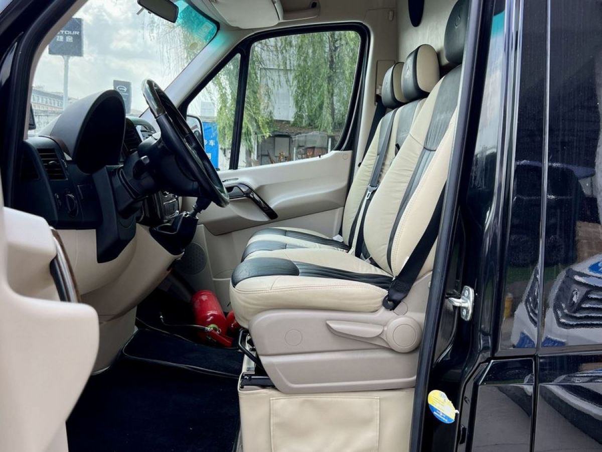 奔驰 凌特  2016款 2.1T畅旅 长轴版图片