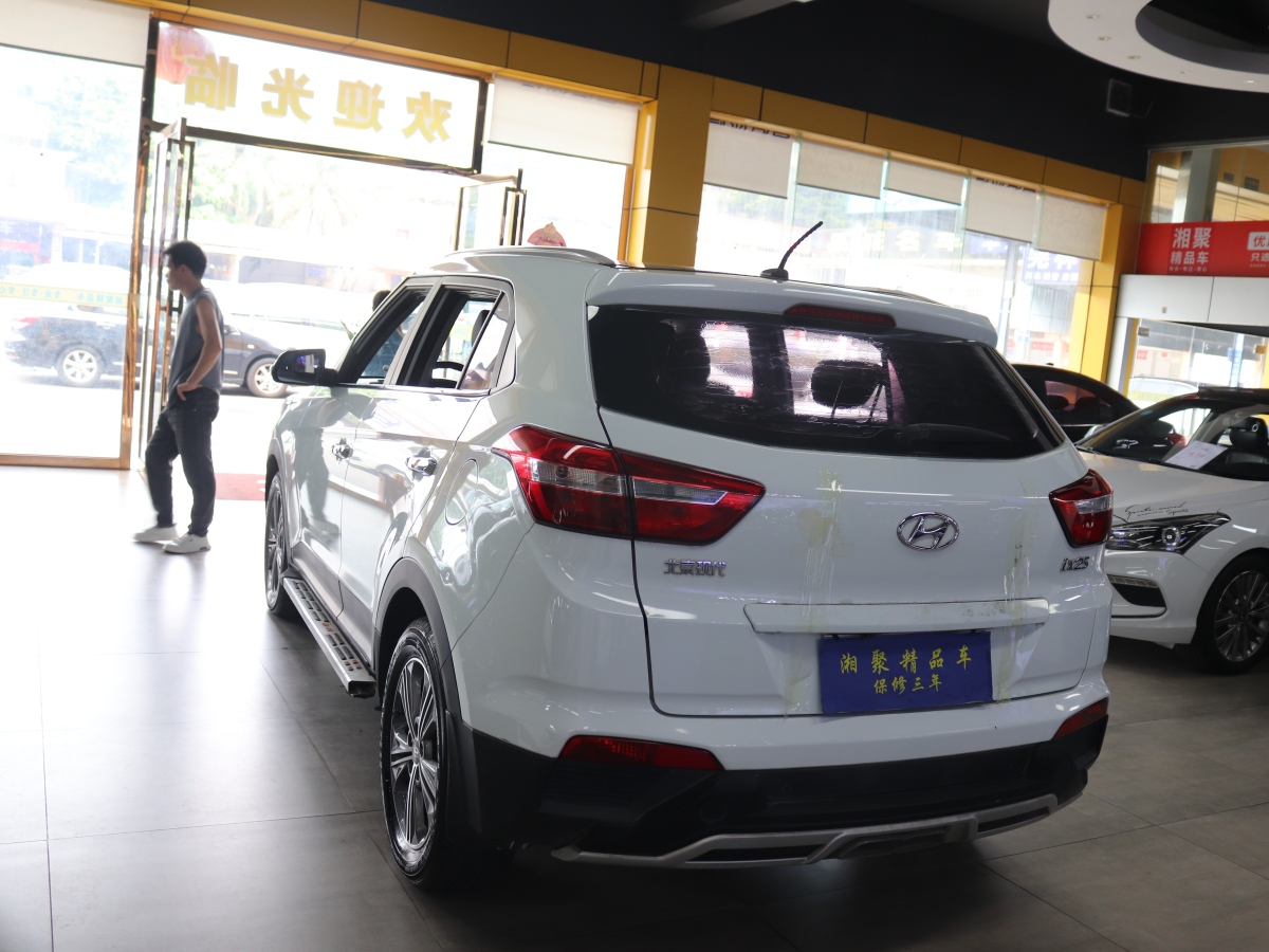 現(xiàn)代 ix25  2015款 1.6L 自動(dòng)兩驅(qū)智能型GLS圖片