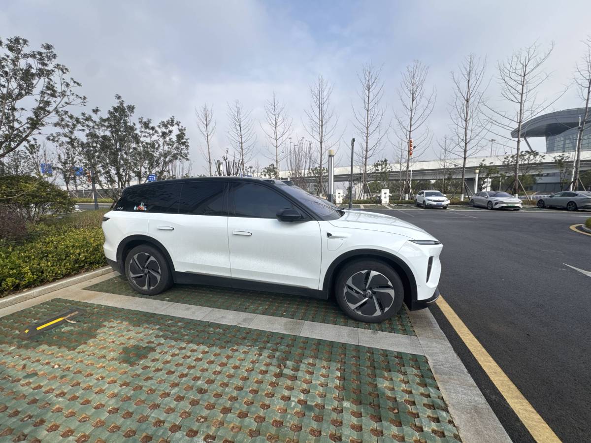 蔚來(lái) ES8  2023款 75kWh 行政版圖片