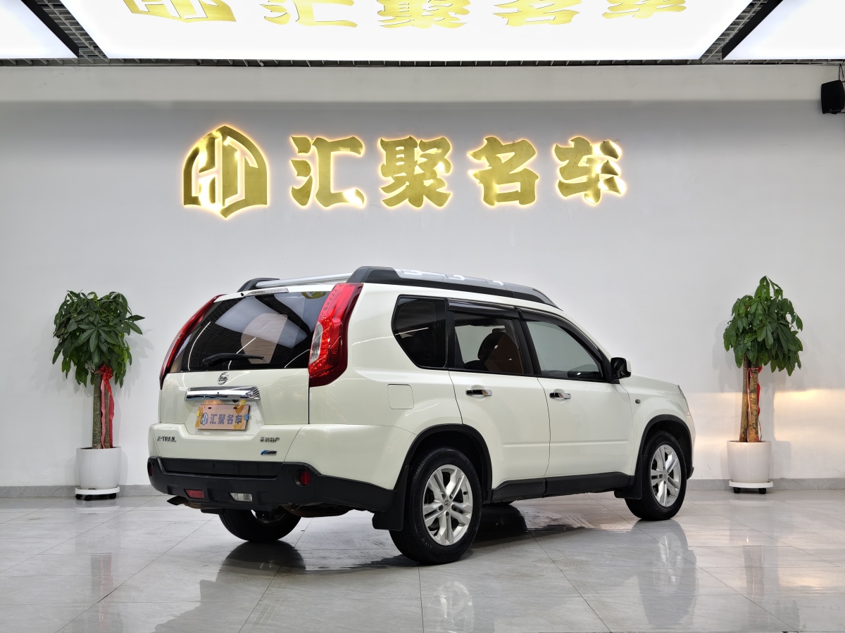 日產(chǎn) 奇駿  2012款 2.5L CVT至尊版 4WD圖片