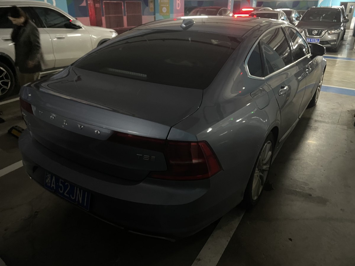 沃爾沃 S90  2020款 改款 T5 智遠(yuǎn)豪華版圖片