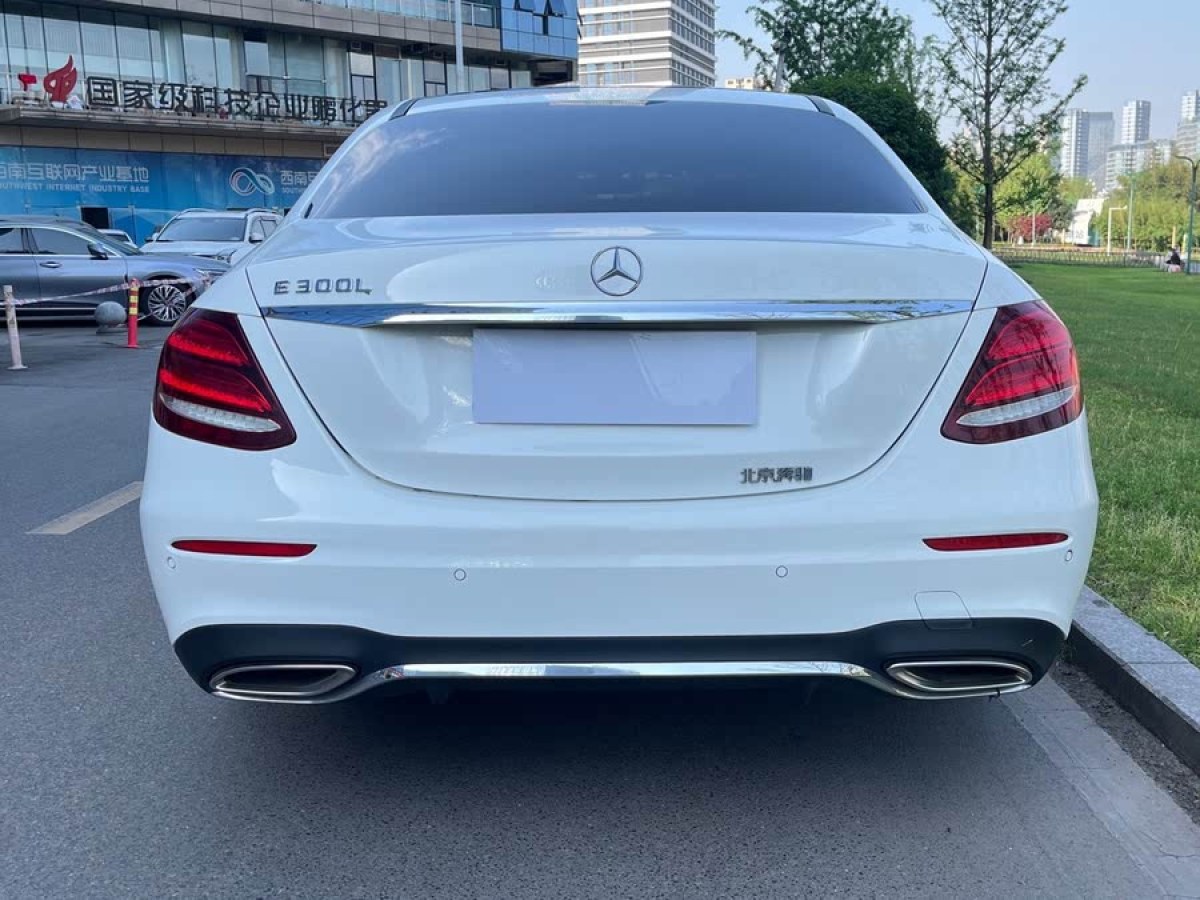奔馳 奔馳E級  2018款 改款 E 300 L 運動時尚型圖片