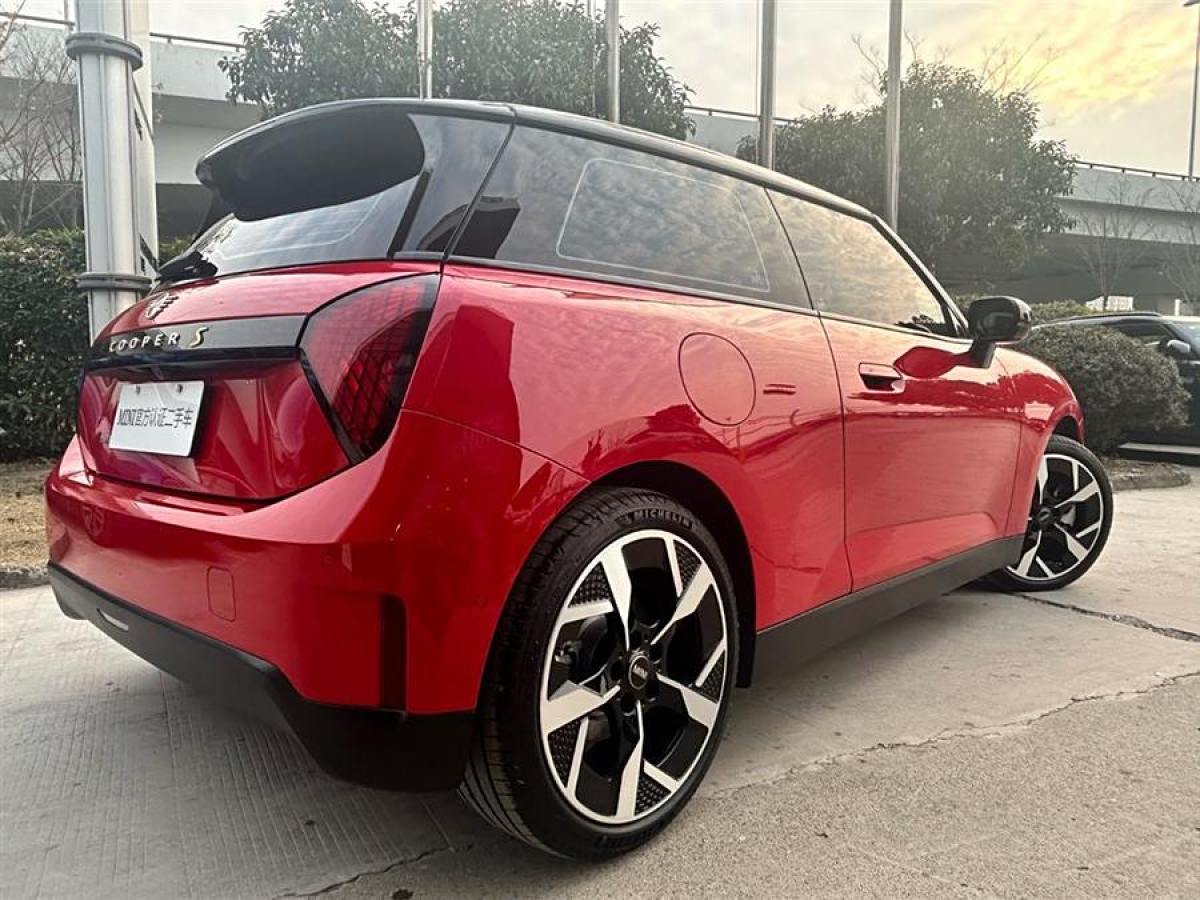 MINI 電動(dòng)MINI COOPER  2024款 452km COOPER SE 藝術(shù)家圖片