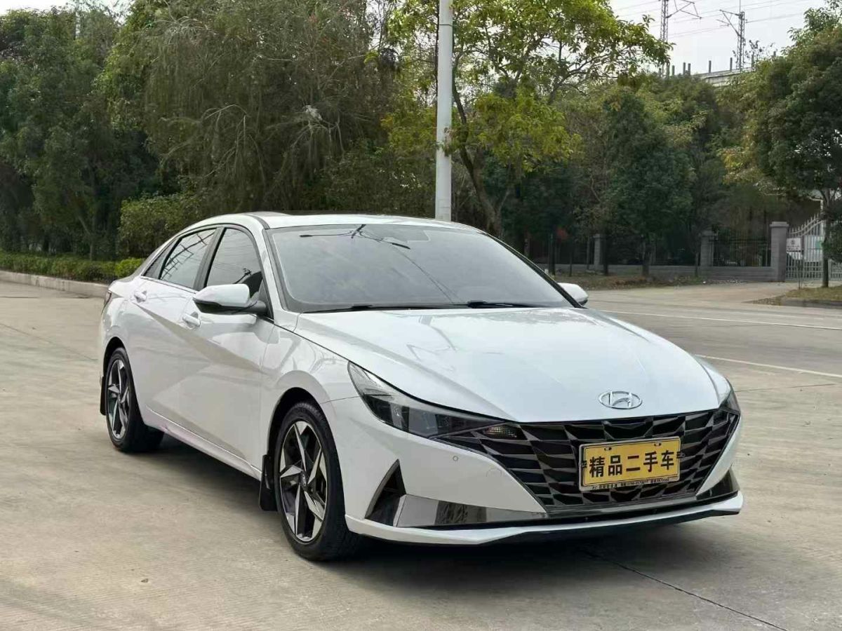 現(xiàn)代 伊蘭特  2022款 1.5L CVT 20周年紀(jì)念款圖片