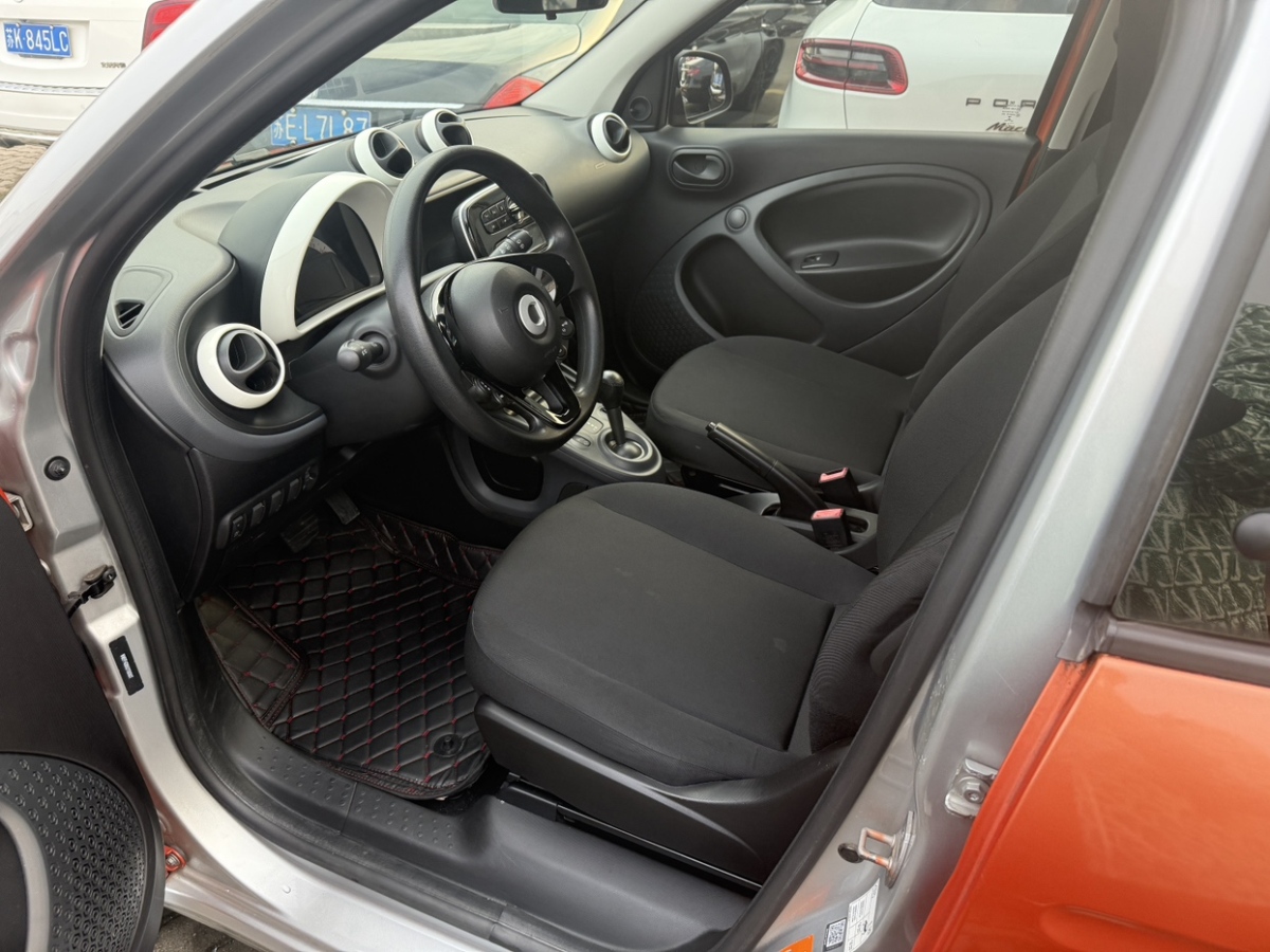 smart forfour  2016款 1.0L 52千瓦靈動版圖片