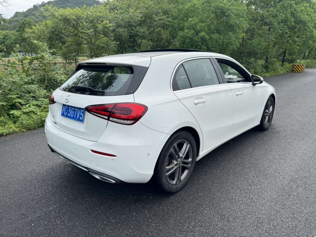 奔馳 奔馳A級(jí)  2019款 A 200 動(dòng)感型圖片