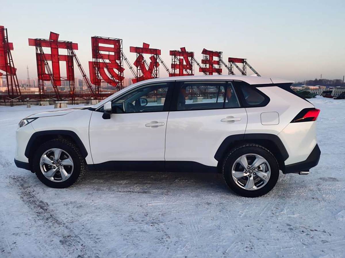 豐田 RAV4榮放  2022款 2.0L CVT四驅(qū)風(fēng)尚版圖片