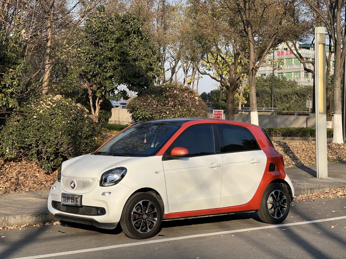 smart forfour  2016款 1.0L 52千瓦激情版圖片