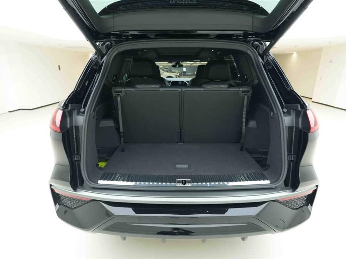 奧迪 奧迪Q6  2024款 45 TFSI quattro 齊云型 飛騎套裝 6座圖片