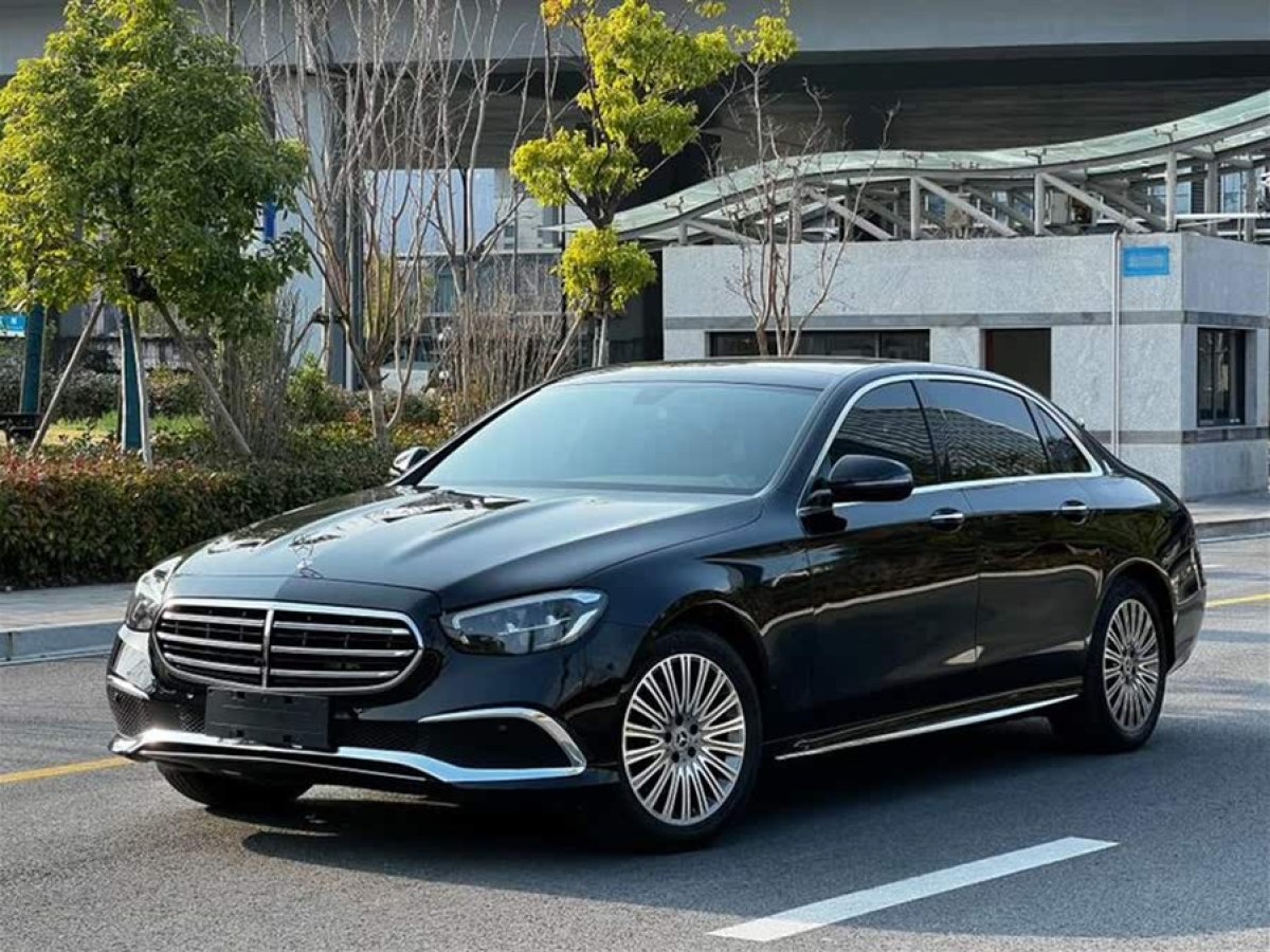 奔馳 奔馳E級(jí)  2021款 改款 E 260 L 運(yùn)動(dòng)型圖片