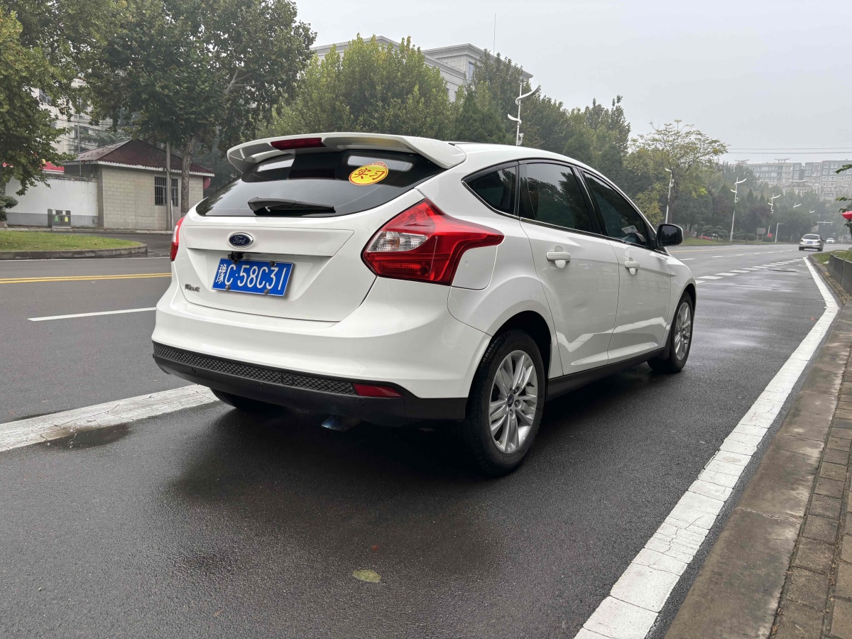 福特 ?？怂? 2012款 兩廂 1.6L 自動舒適型圖片