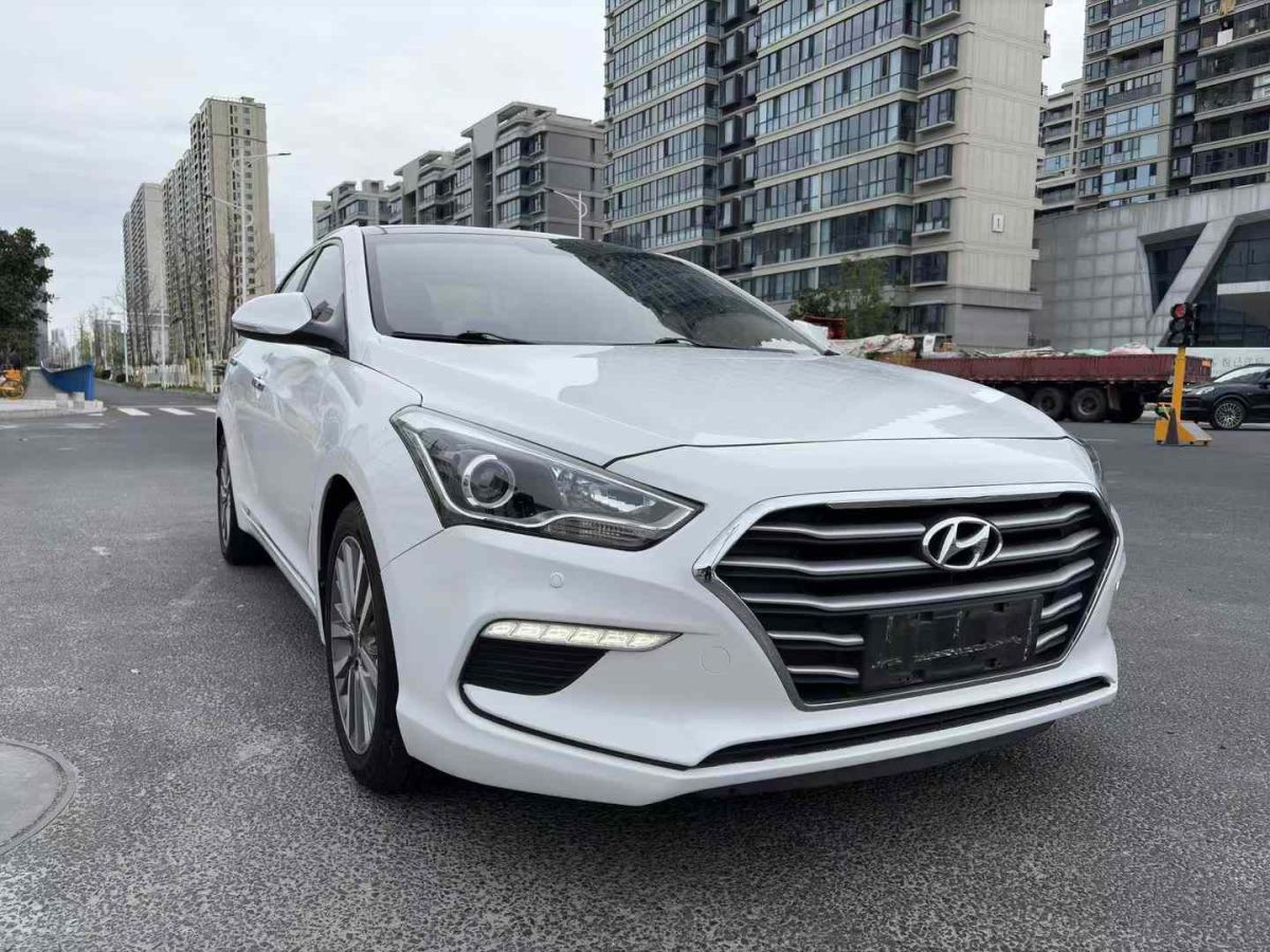 現(xiàn)代 名圖  2021款 1.8L CVT尊貴版LUX圖片