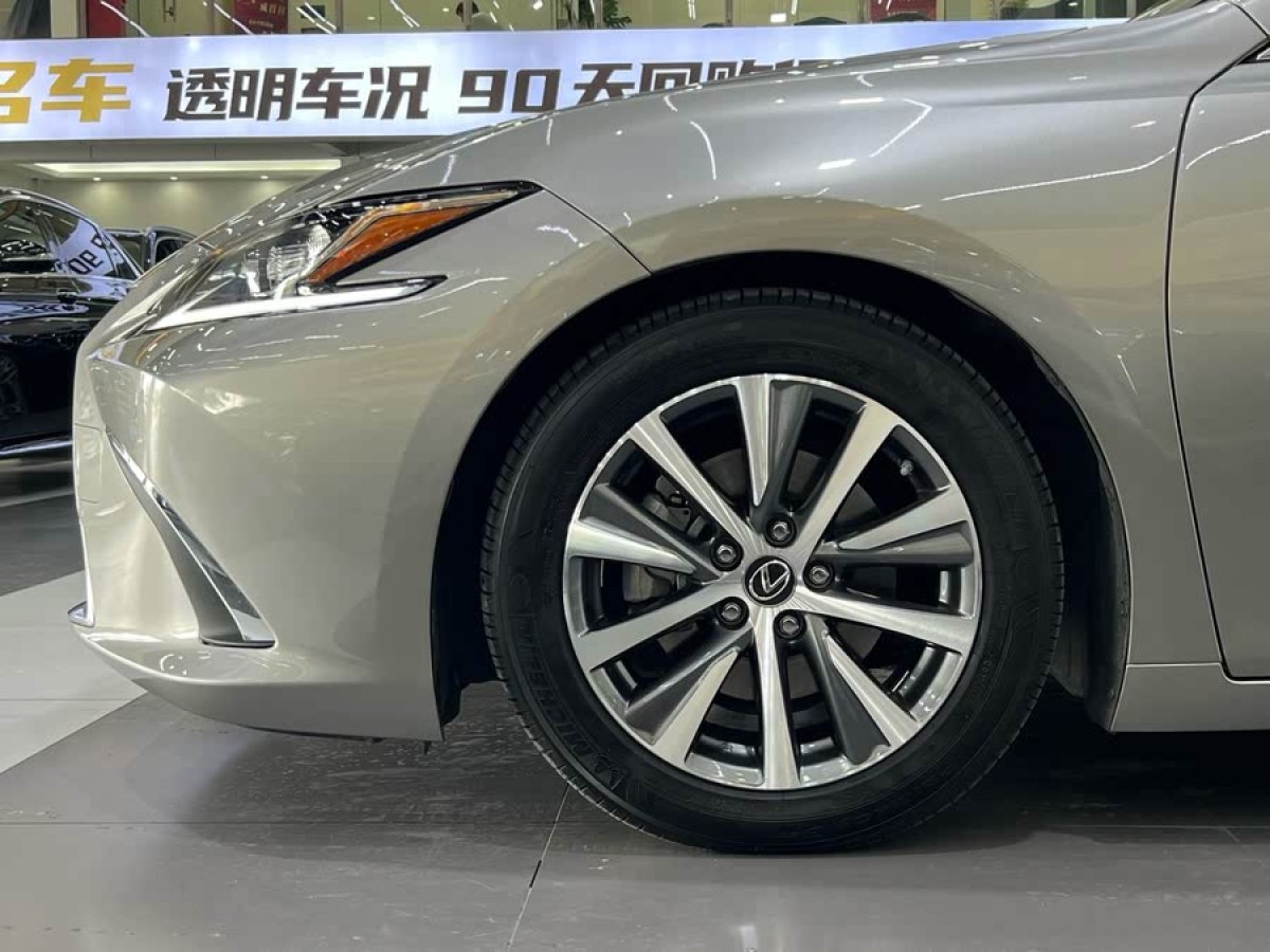 雷克薩斯 ES  2020款 300h 卓越版圖片