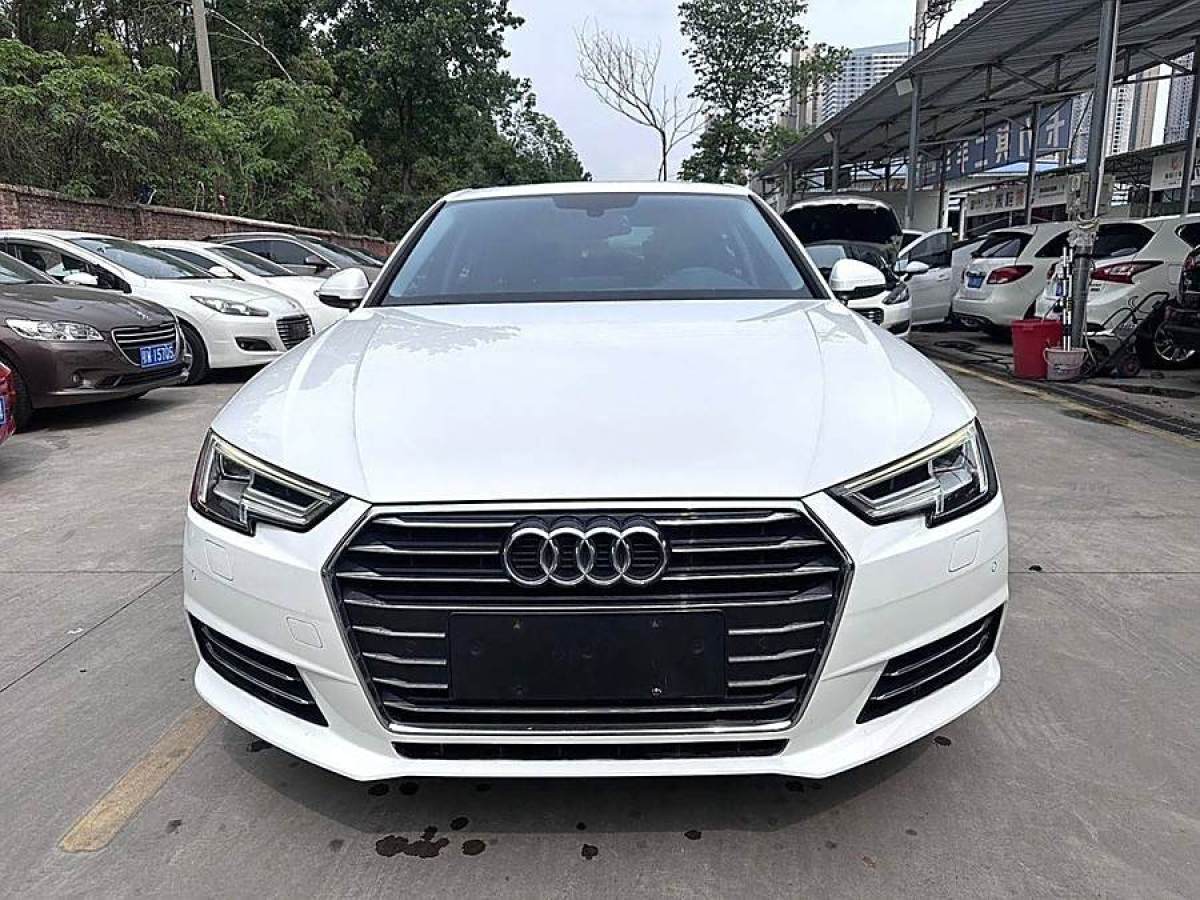 2017年10月奧迪 奧迪A4L  2017款 40 TFSI 風(fēng)尚型