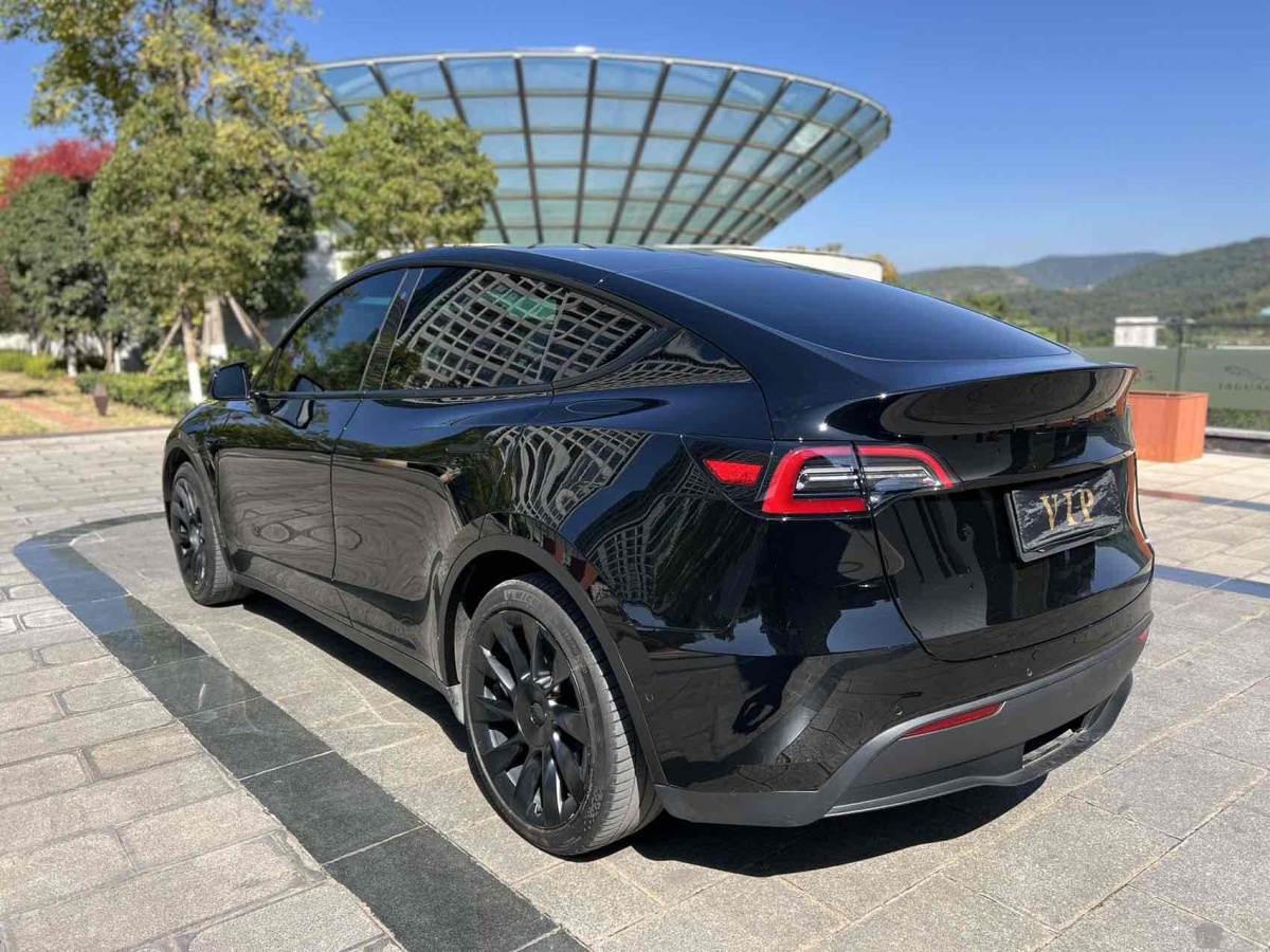 特斯拉 Model Y  2021款 改款 標(biāo)準(zhǔn)續(xù)航后驅(qū)升級版圖片