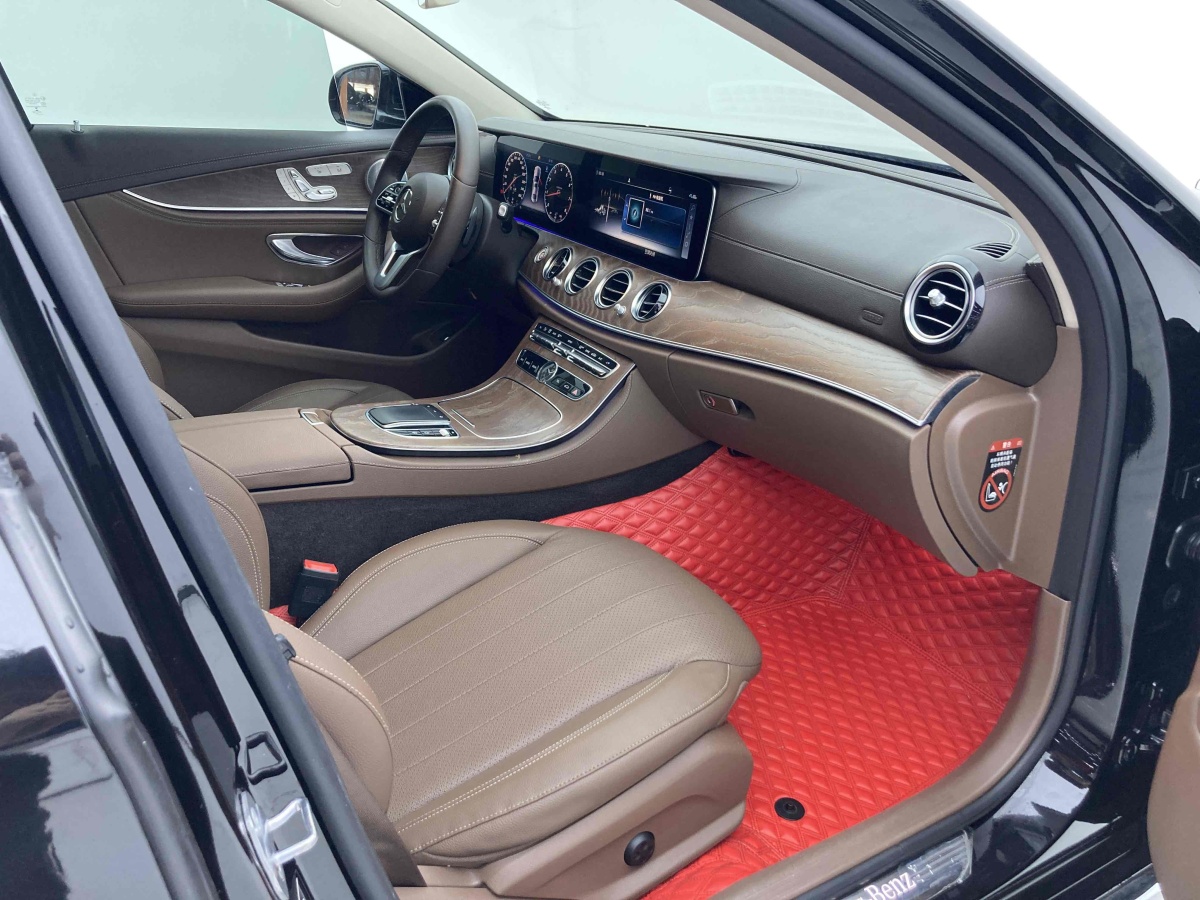 2019年5月奔驰 奔驰E级  2019款 改款 E 300 L 豪华型