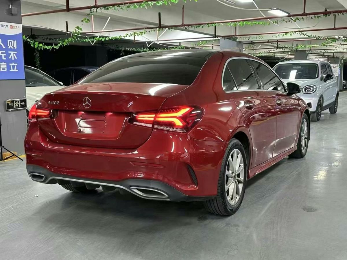 奔馳 奔馳A級(jí)  2019款  A 220 L 4MATIC 運(yùn)動(dòng)轎車圖片