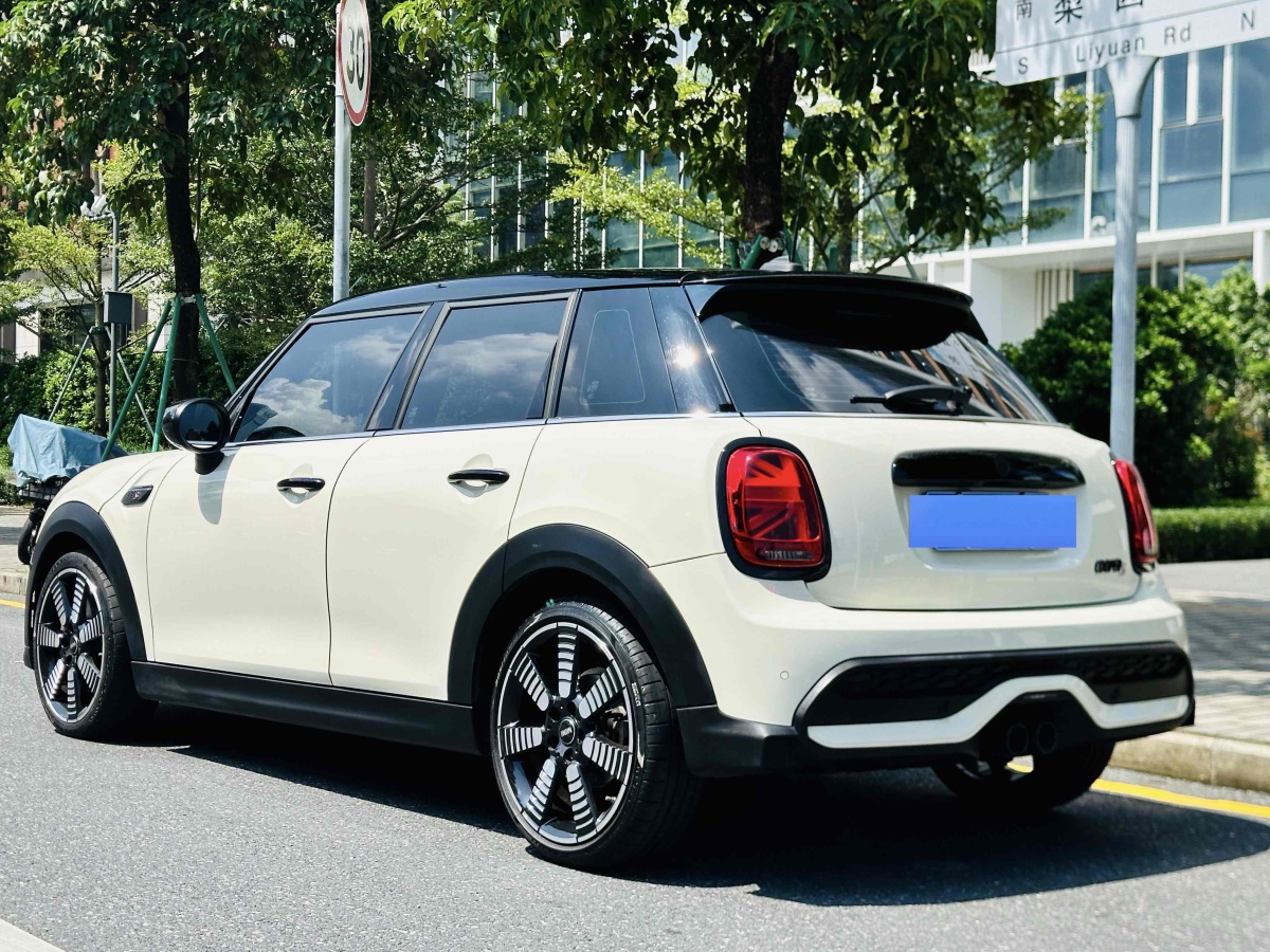 2022年10月MINI MINI  2023款 2.0T COOPER S 藝術(shù)家 五門版