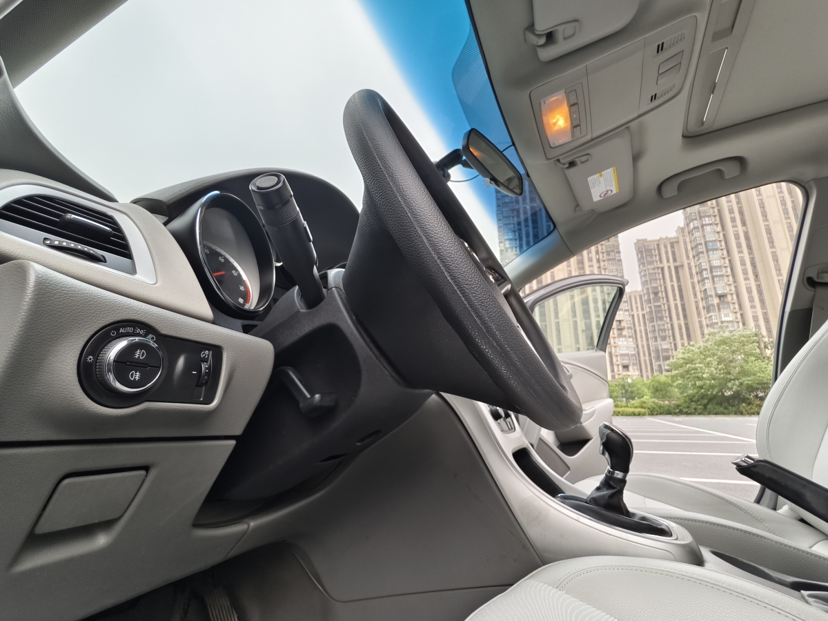 別克 英朗  2013款 XT 1.6L 手動進取版圖片