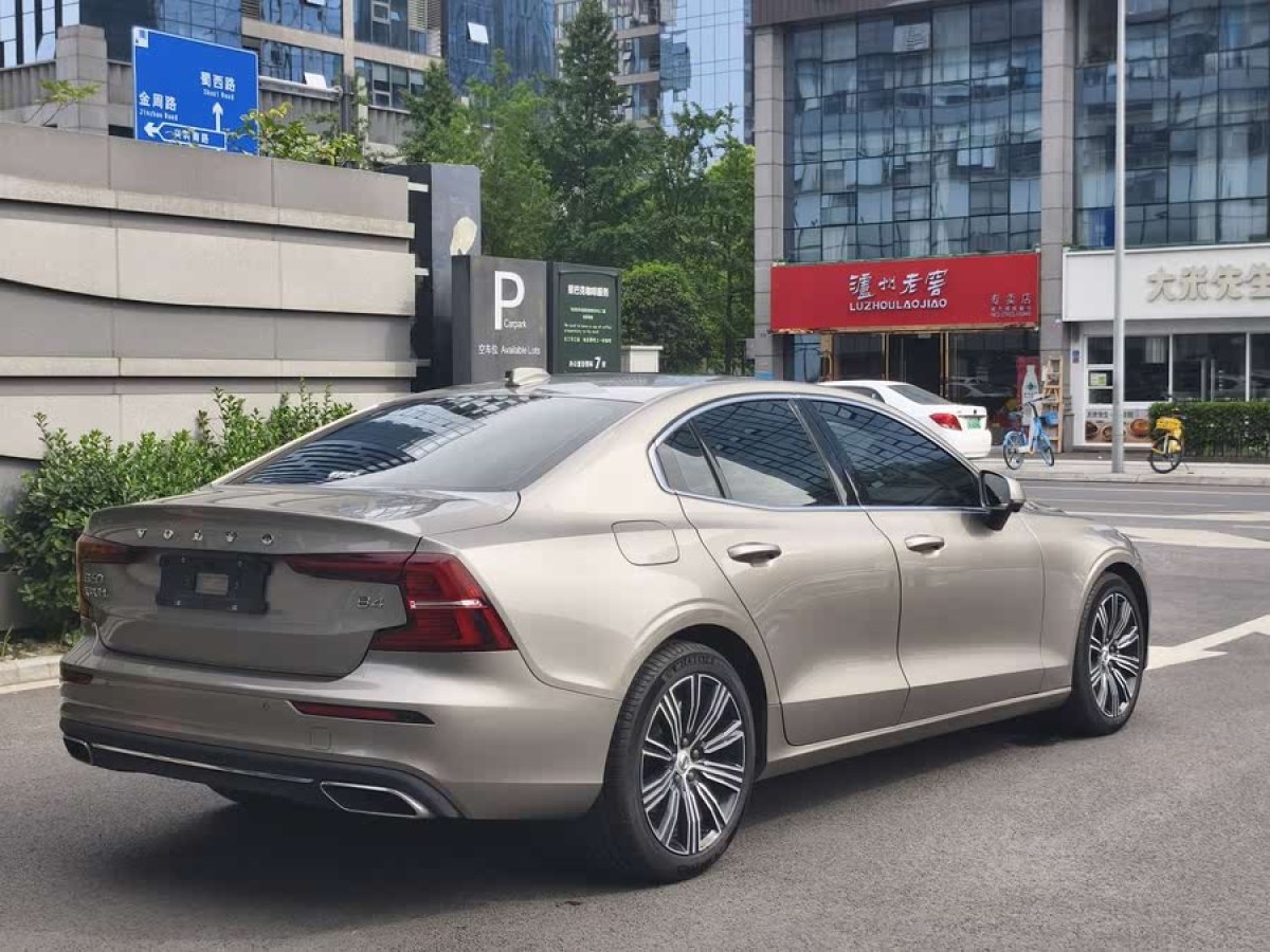 沃爾沃 S60L  2022款 B4 智遠(yuǎn)豪華版圖片