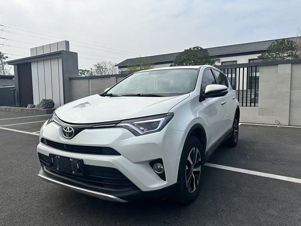 2017年7月豐田 RAV4榮放  2016款 2.0L CVT兩驅(qū)智尚版